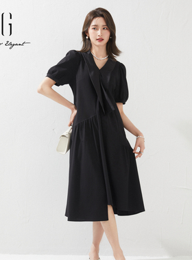 雪歌2024夏季新款V领连衣裙不规则拼接泡泡袖黑裙子XK204614A890