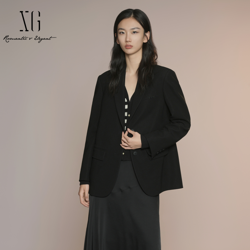 雪歌2025秋季新款通勤简约宽松休闲黑色西装外套女装XK307025A690