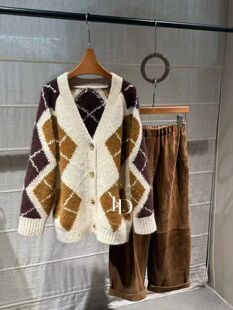 设计师品牌2025秋冬新款时尚百搭V领菱形格羊绒针织开衫女