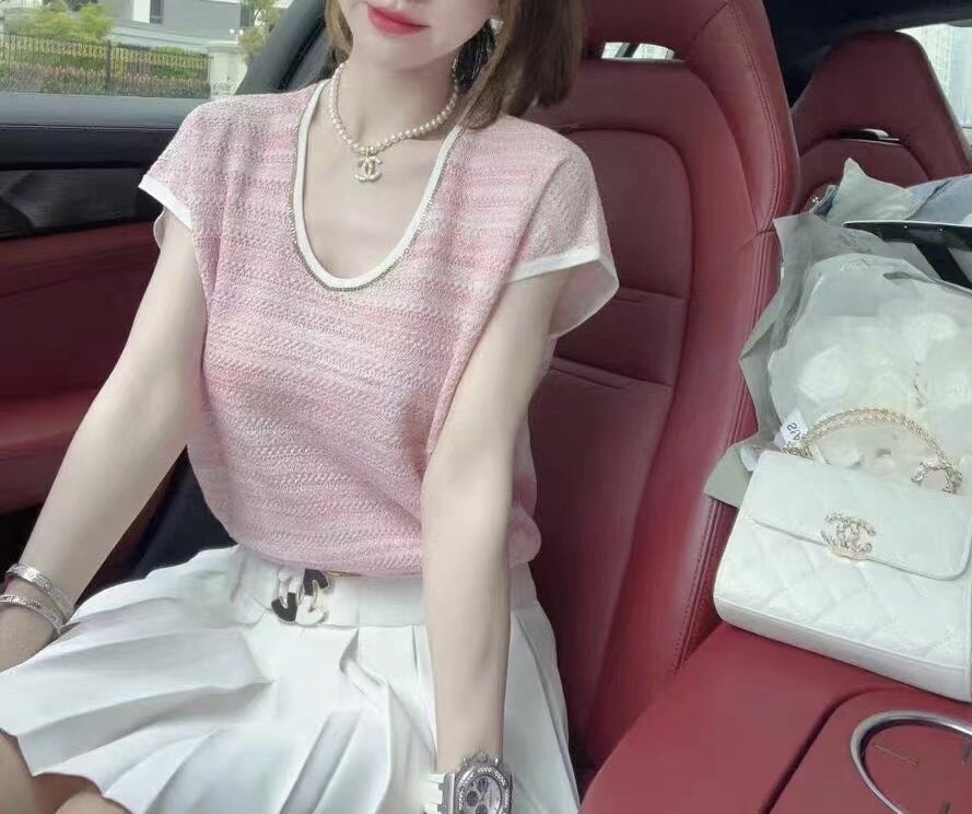 三色V领小香风短袖T恤意大利进口纱线上身巨好看 是耐看型的显瘦