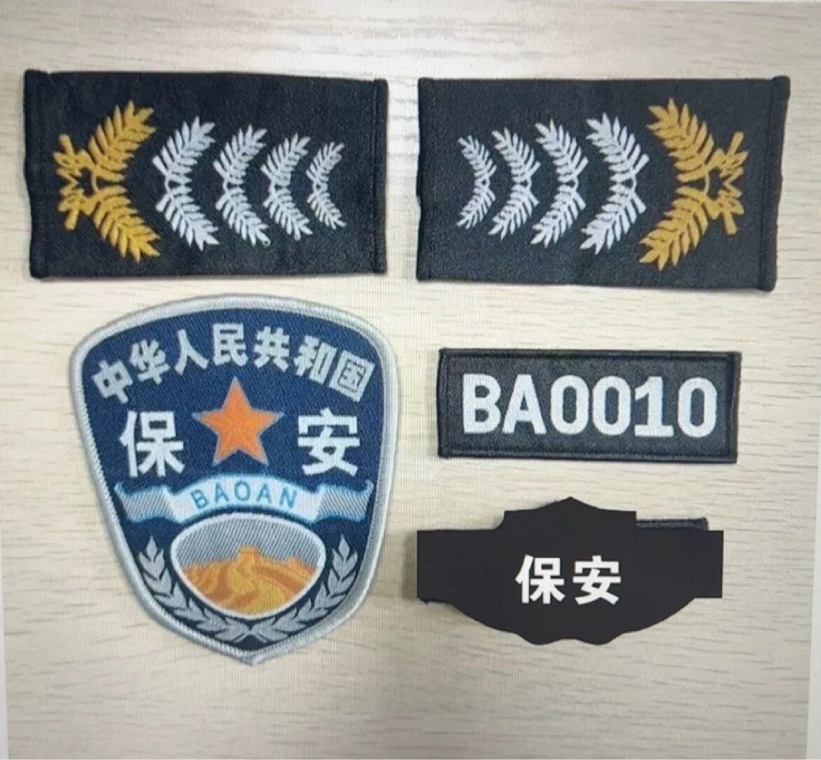 保安小区胸牌小长条配饰布编号码魔术贴标志硬肩四件套胸标