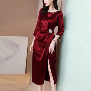 酒红三醋酸连衣裙2026年夏季新款女装喜婆婆婚宴妈妈装礼服中长款
