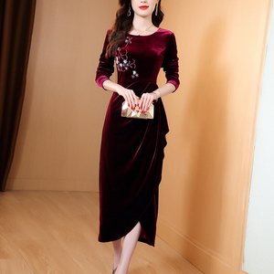 酒红色丝绒连衣裙女长袖2025年春秋新款宴会礼服旗袍收腰长款裙子