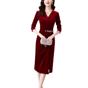 酒红色丝绒连衣裙女长袖2025秋冬新款名媛气质大码显瘦喜婆婆礼服