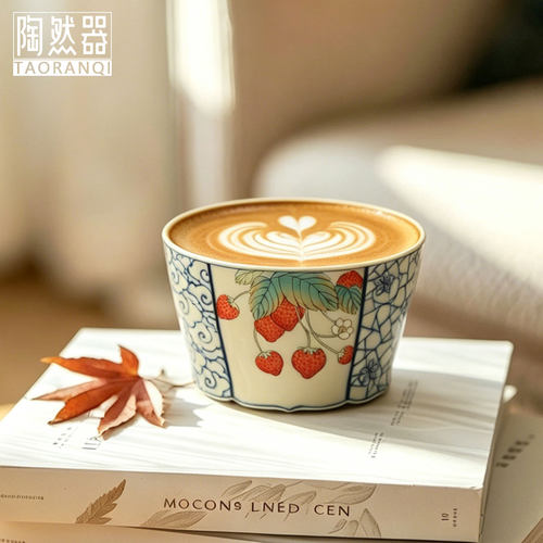 青花斗彩手绘小草莓咖啡杯意式拉花杯精致高档女生专用水杯马克杯