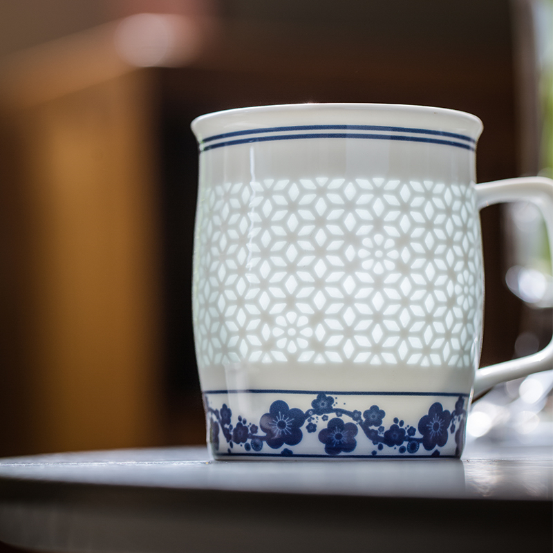 景德镇茶杯茶水分离陶瓷会议杯青花玲珑办公室泡茶杯带盖过滤水杯