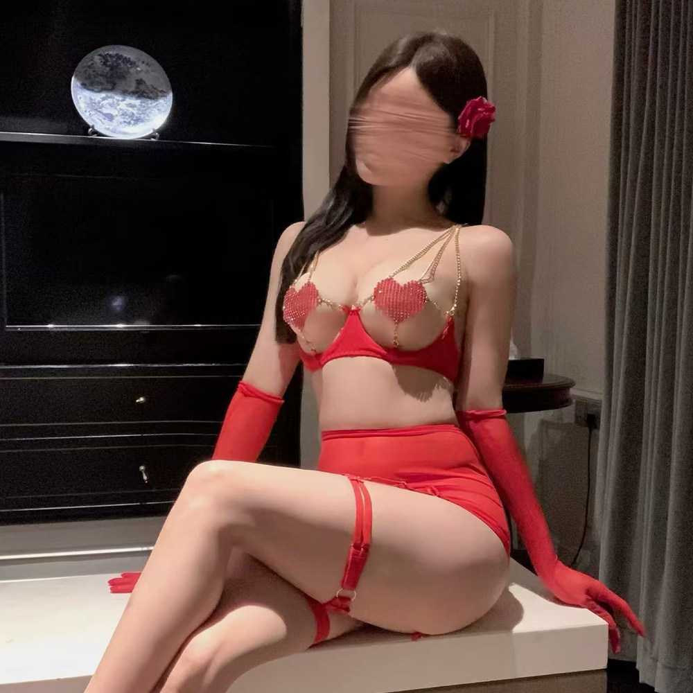 红色性感睡衣女款2025新款小胸带钢托高级感吊带睡裙御姐qqny套装