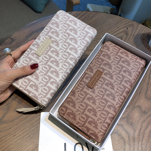 潮牌韩版钱包女士配真皮新款长款卡包小钱包一体包女款单肩包