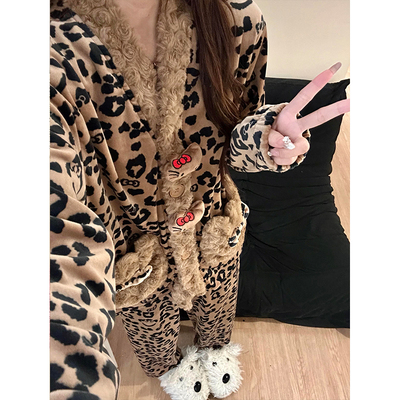 甜美豹纹HelloKitty珊瑚绒睡衣女