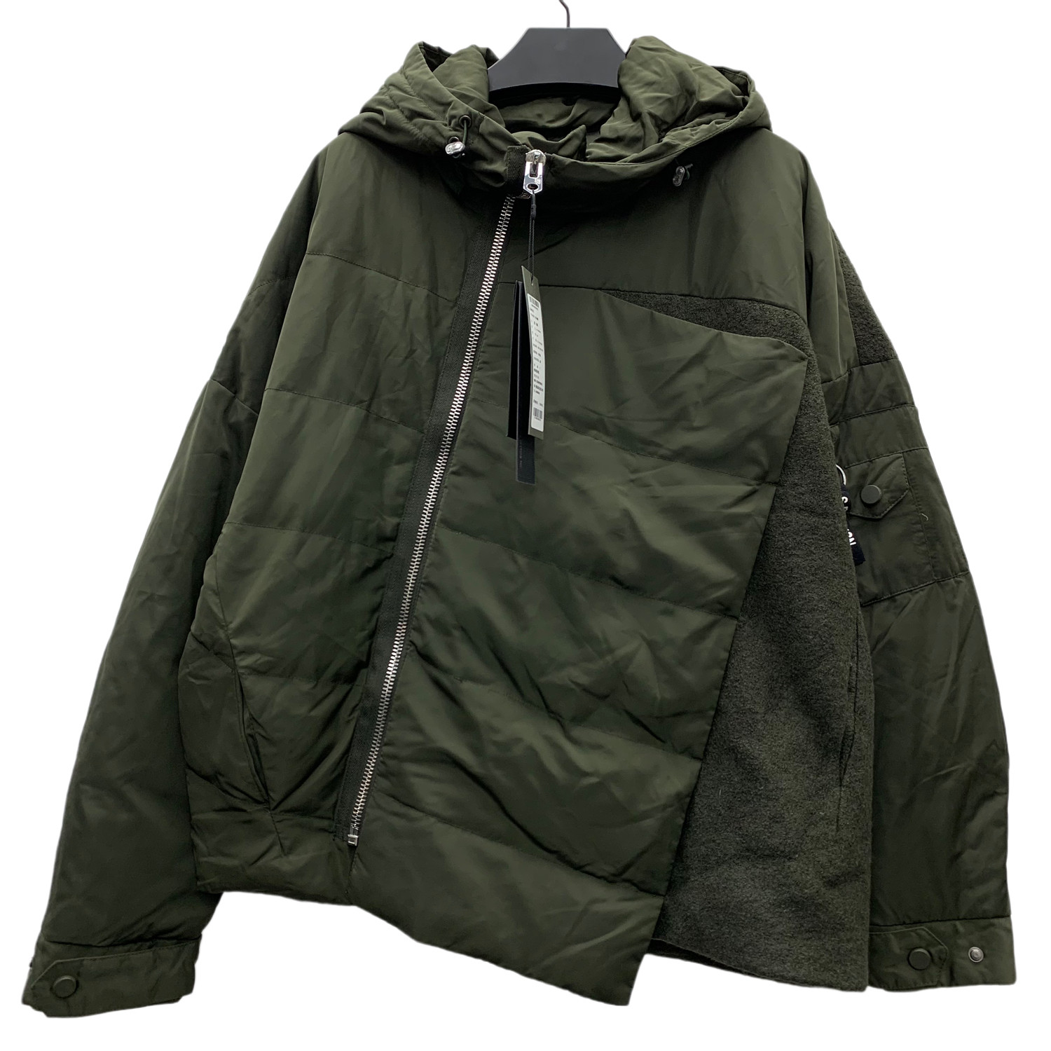 圣迪剪标冬女军绿简约毛呢拼接拉链连帽短款羽绒服