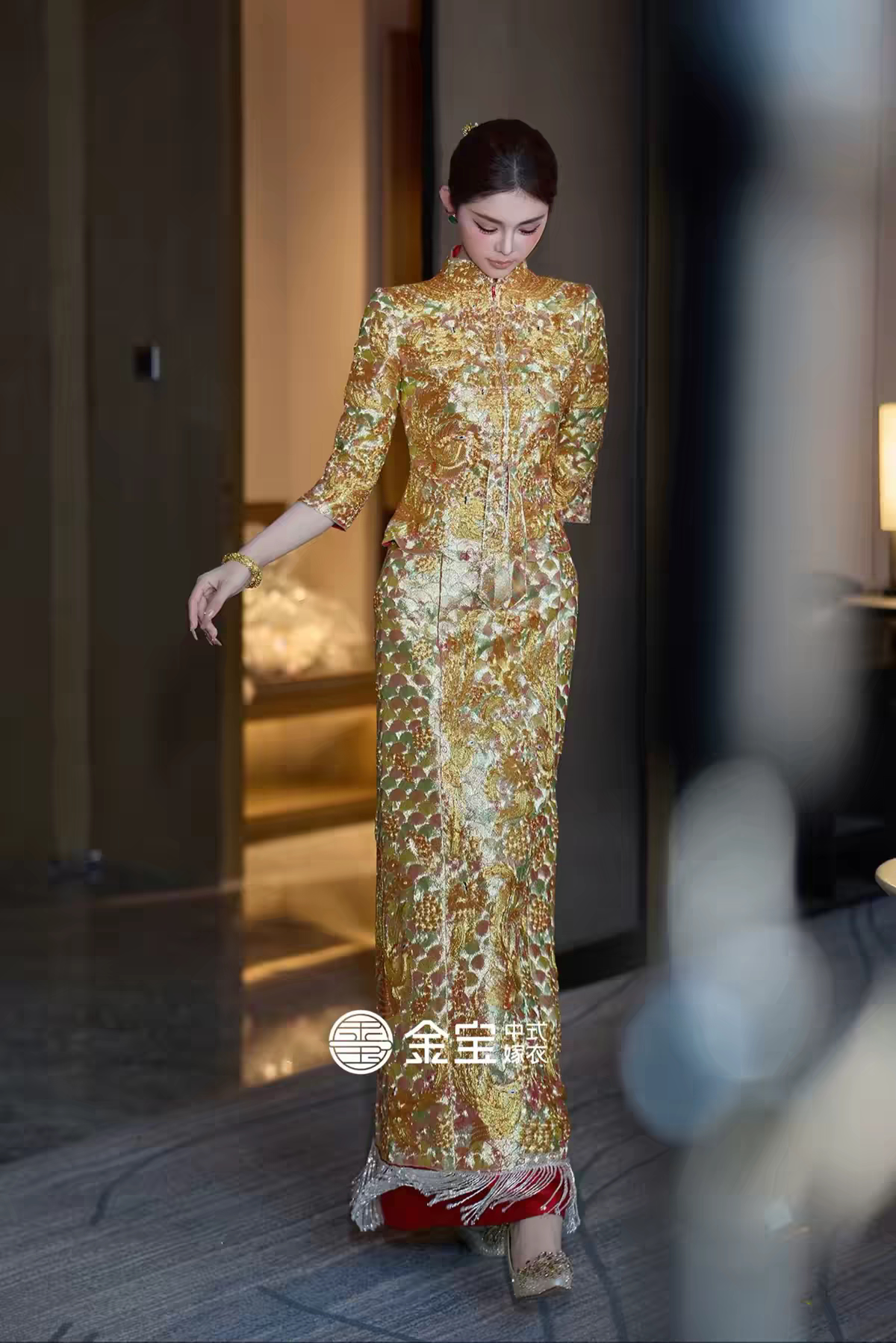 出租金宝黄金甲手绣龙凤褂褂皇新中式金色旗袍敬酒服新娘订婚礼服