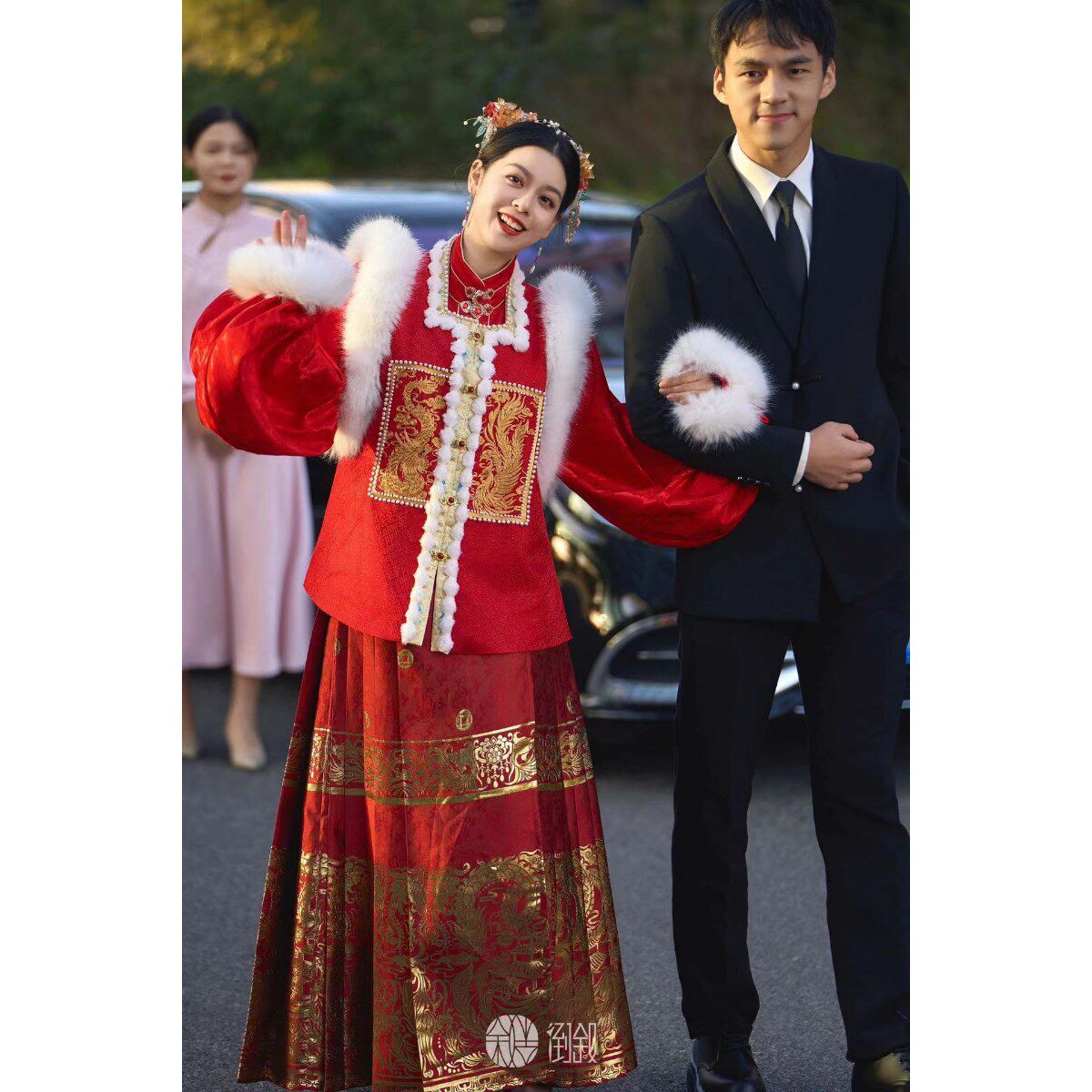 出租倒叙中式宋制汉服婚服复古婚礼拖尾定制嫁衣凤冠霞帔婚礼租赁