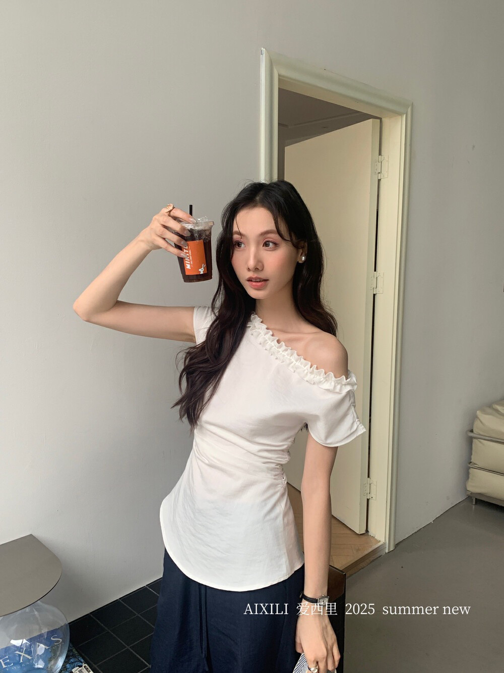 木耳边斜肩上衣女今年流行的漂亮小衫高级感2025新款夏季短袖衬衫