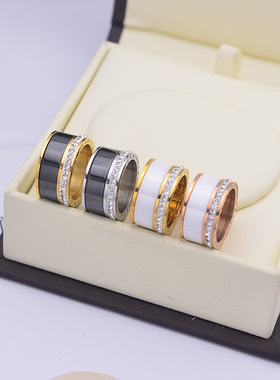 字母戒指 黑白陶瓷戒指 18K玫瑰金戒指  镶钻时尚男女 情侣对戒