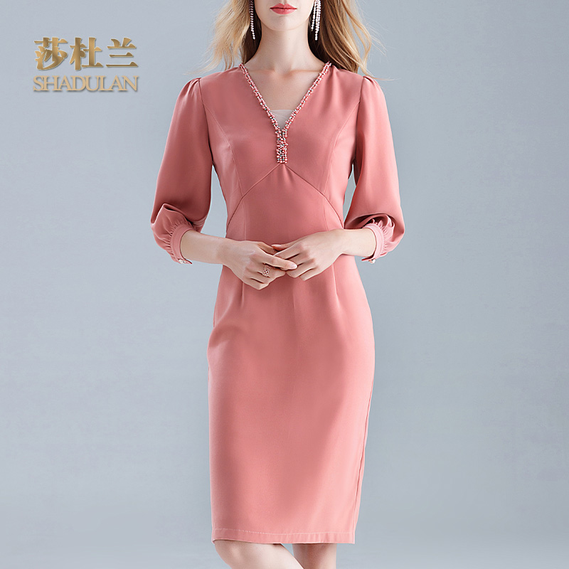 券后358.00元莎杜兰时尚连衣裙女2019秋季新款名媛气质V领钉珠修身中袖1344