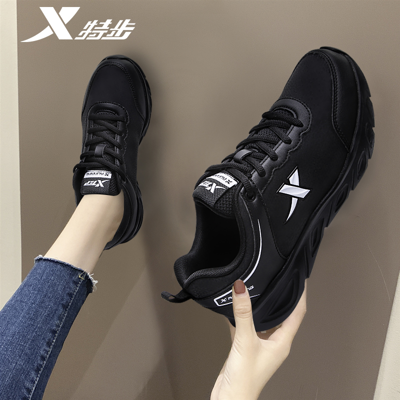 特步女鞋秋季跑步鞋皮面防水新款休闲鞋子官方正品黑色运动鞋女款