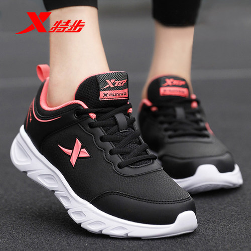 特步女鞋运动鞋防泼水皮面