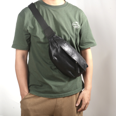 植鞣头层牛皮胸包田野老牛腰包