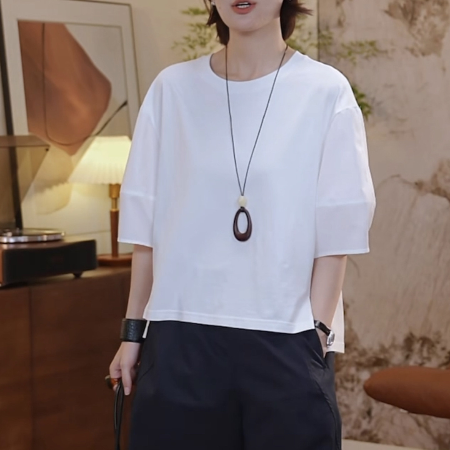 布多欣大码宽松圆领短袖T恤女图片
