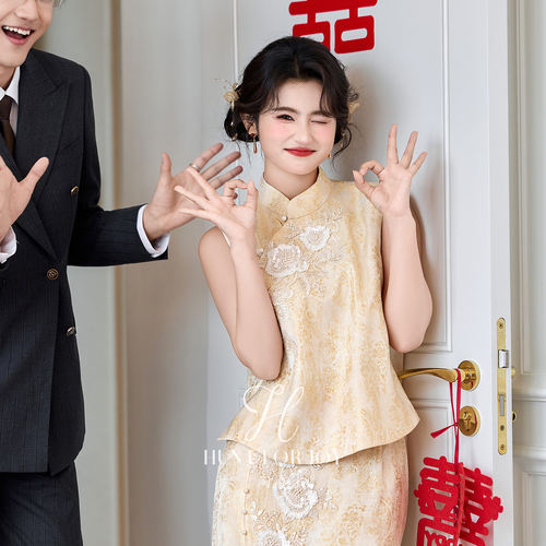 黄色小个子无袖订婚旗袍