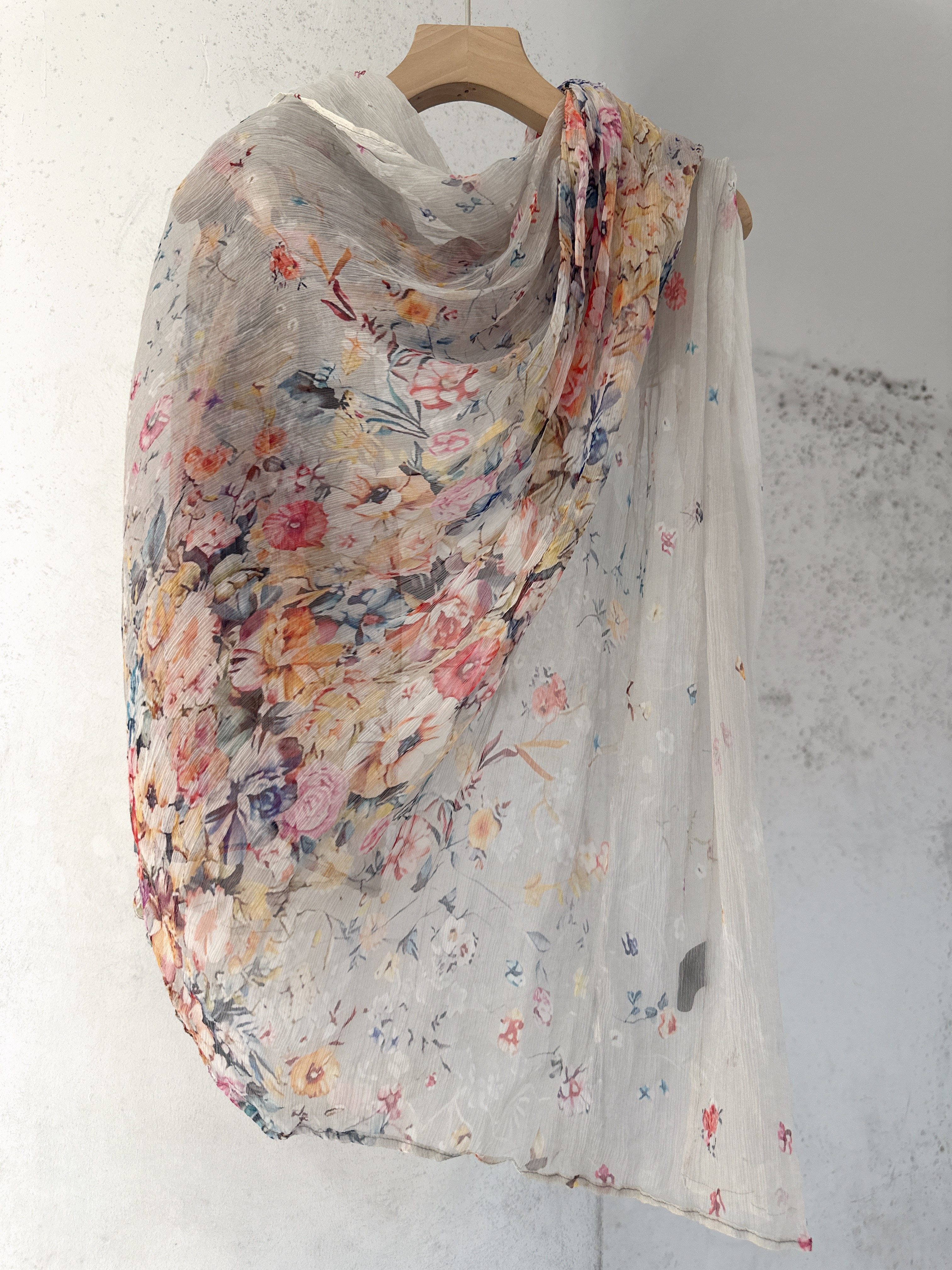 2025夏新品真丝印花围巾100%桑蚕丝长巾女定位花丝巾百搭空调披肩