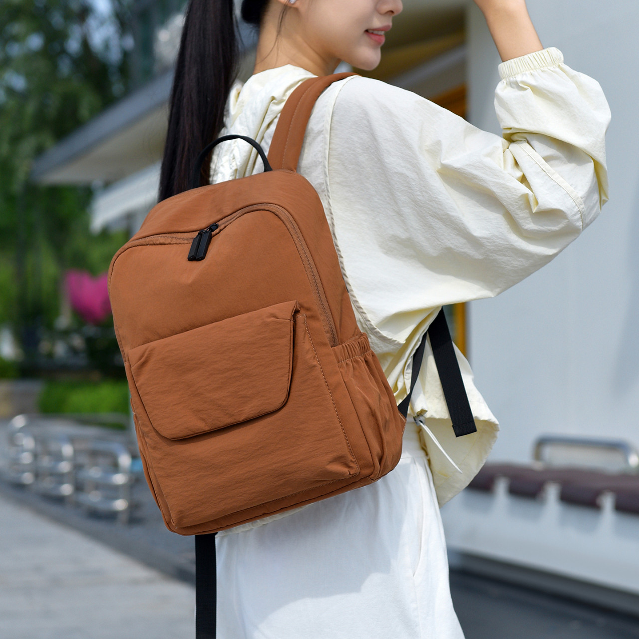 简约双肩包女短途旅行超大容量背包学生电脑包通勤防水多口袋书包
