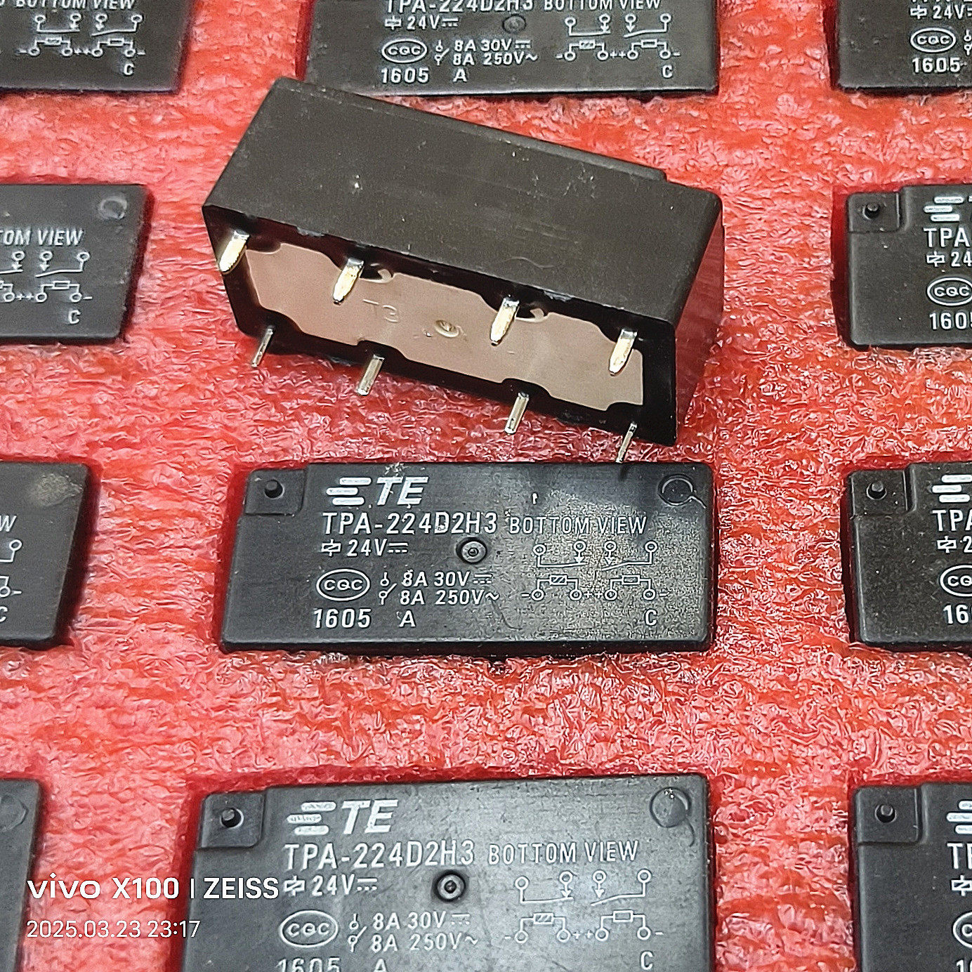 TPA-224D2H3 24V 全新泰科继电器 8脚/8A/可通用 ST1-L2-DC24V-F