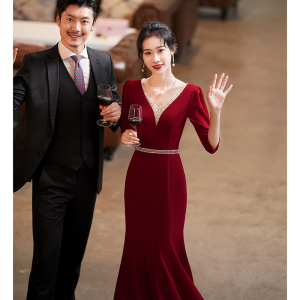 敬酒服新娘2023新款高级感V领修身鱼尾结婚酒红色礼服女夏季缎面