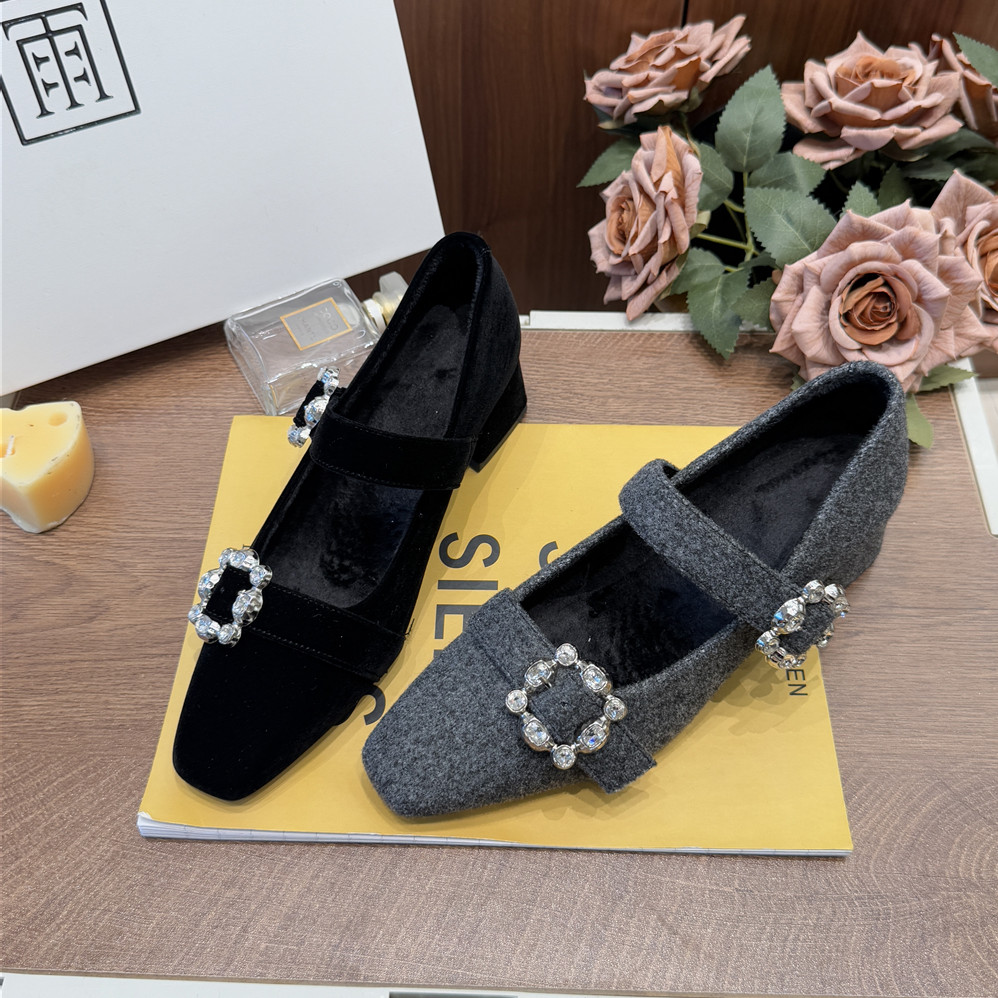 雨薇露露2025冬新舒适韩版方头鞋