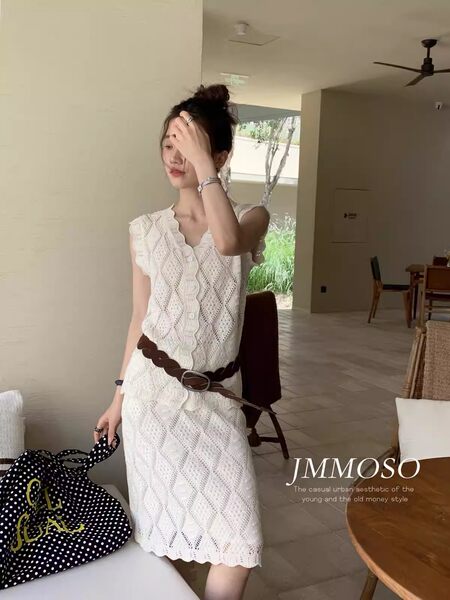Woman wearing a white lace sleeveless dress