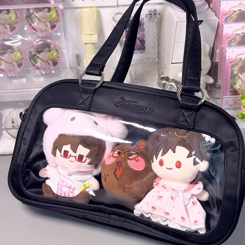 AORDA 二次元制服黑色痛包小食量单肩斜挎10cm娃包吧唧娃娃保护套