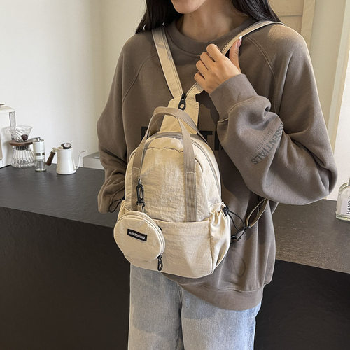 新款简约纯色胸包女轻便百搭大小