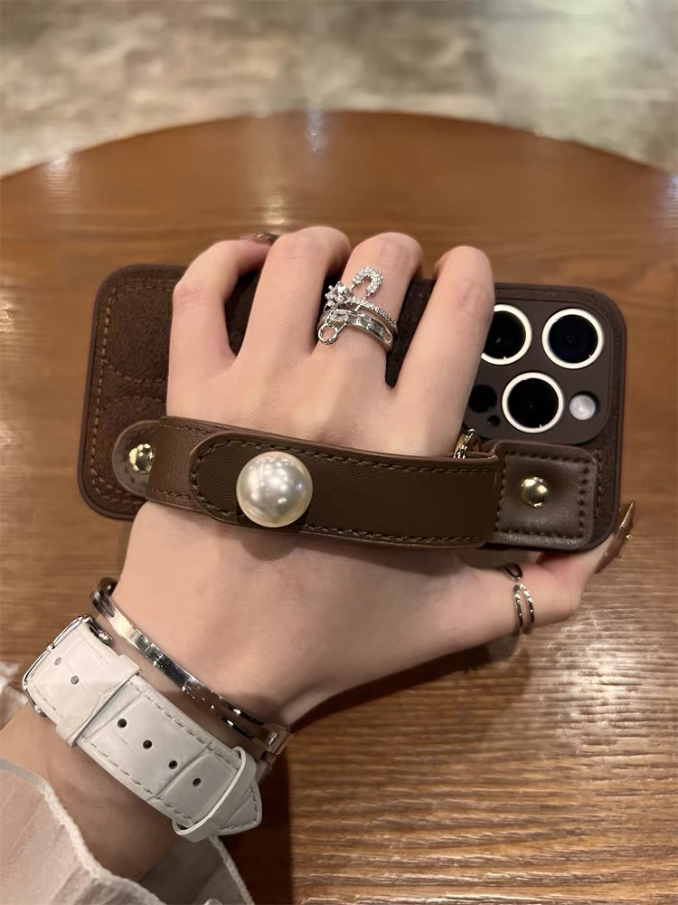 秋冬棕色羽绒服手腕带适用iphone15promax手机壳苹果13复古12保护套14Pro女款11新款12Pro全包防摔13Pro软壳