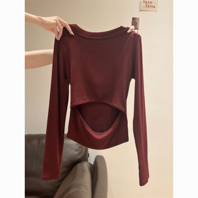 复古枣红色镂空露腰长袖T恤女春秋季设计感纯欲修身大领口上衣潮