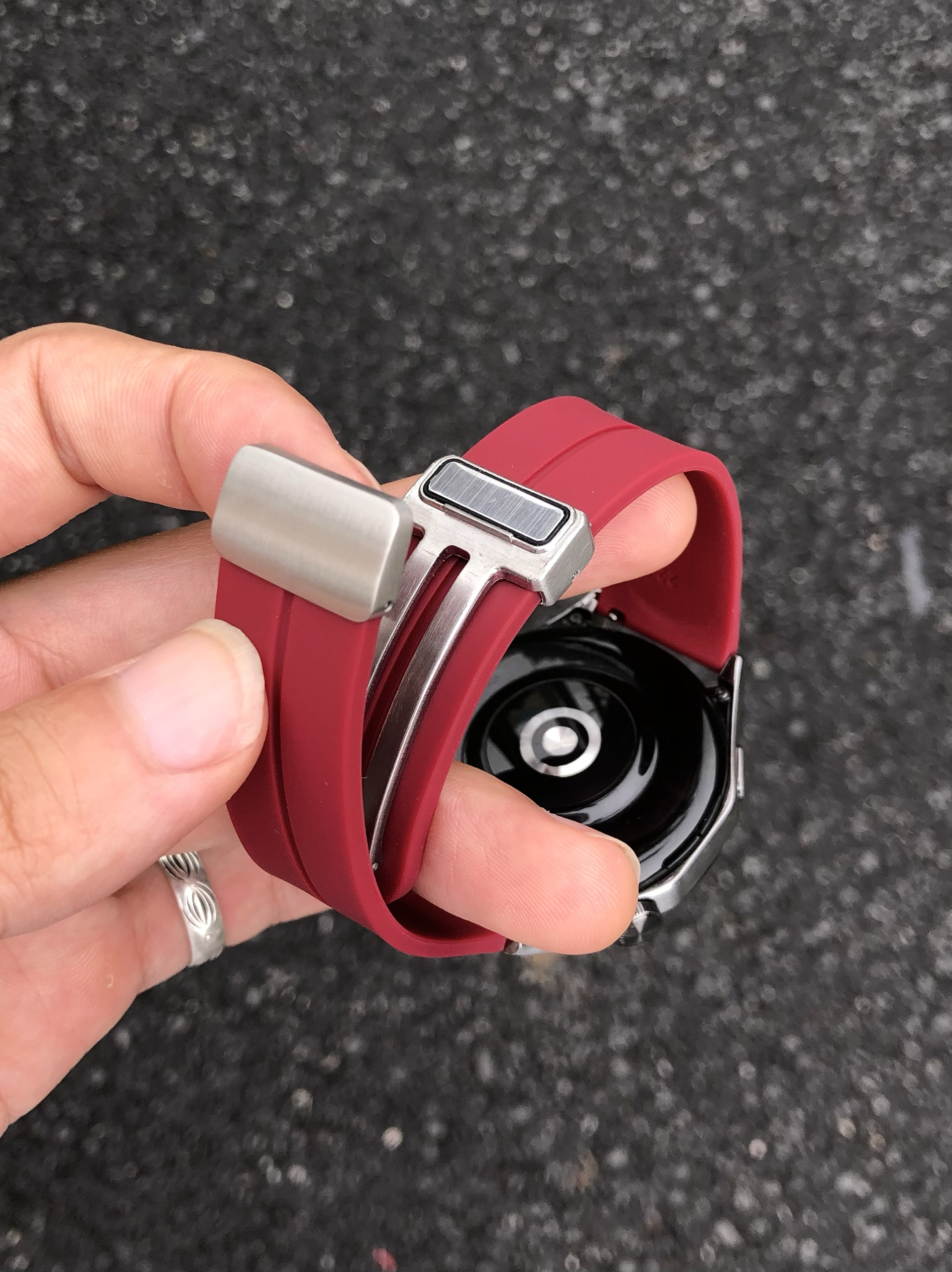 新年红 钢扣适用华为手表GT2磁吸扣GT5Pro硅胶watch34折叠扣B7