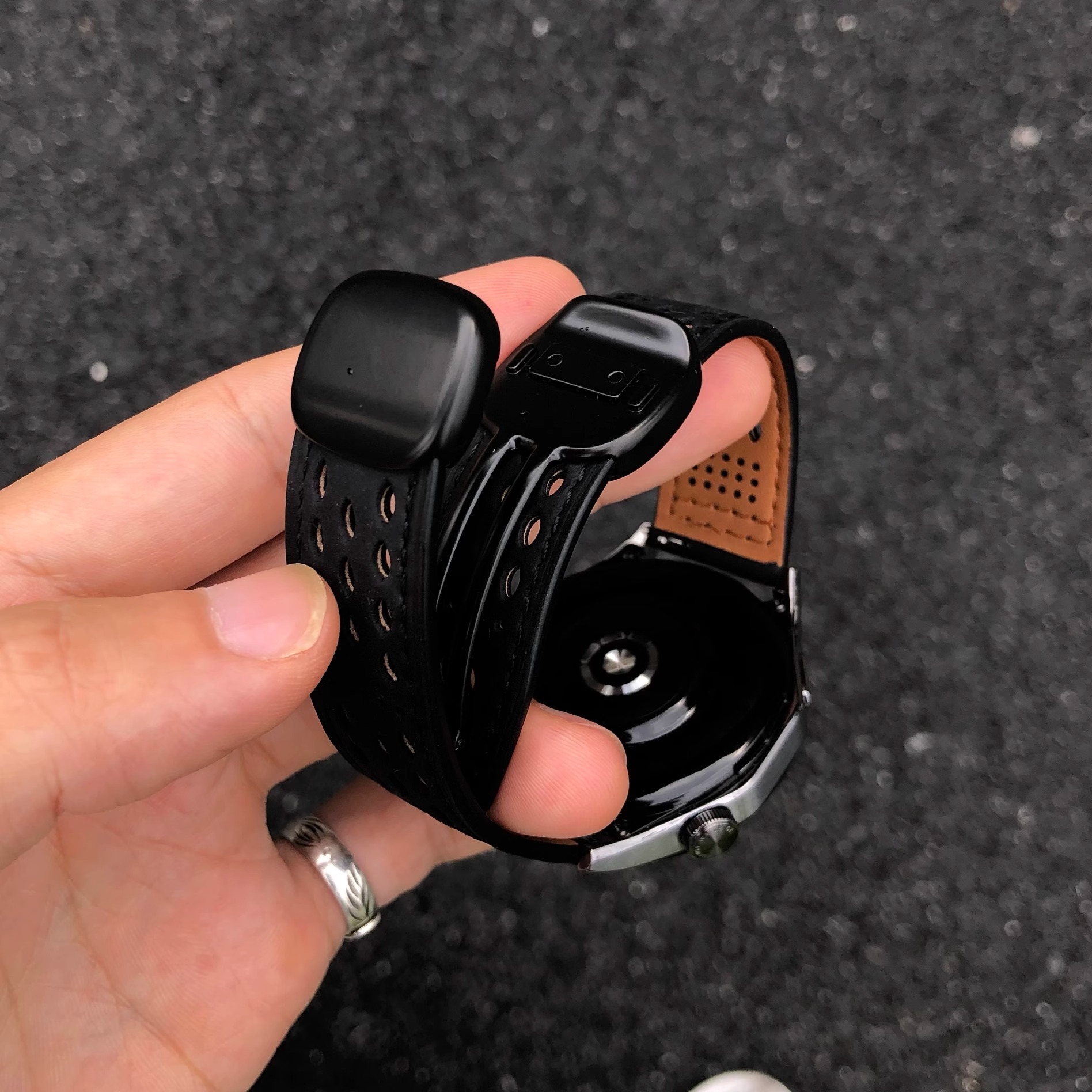 卡客风暴 镂空疯马皮适用华为GT5手表表带GT4圆滑磁吸扣watch3夏