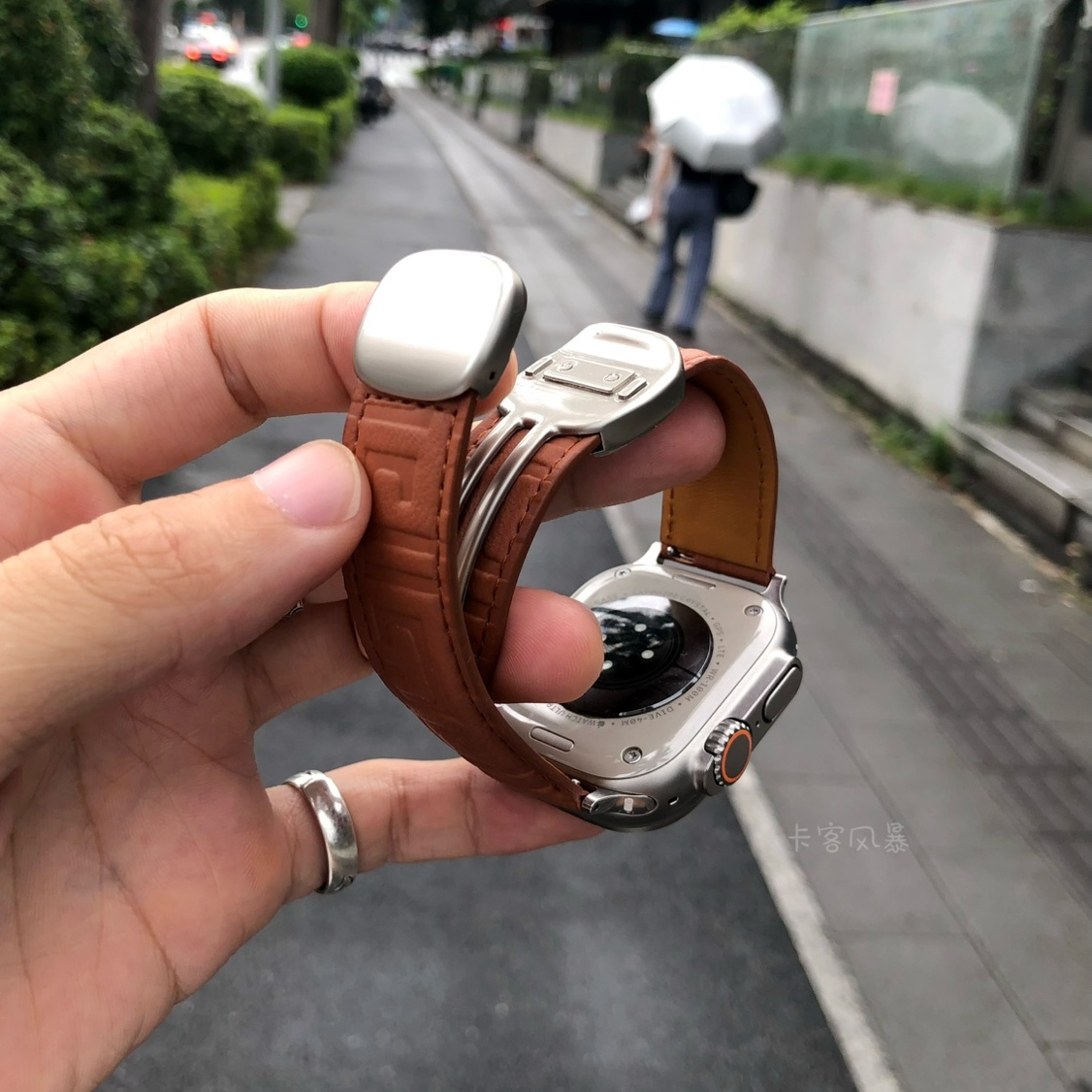 卡客风暴 圆滑磁吸扣适用苹果iwatch表带s11 10古典Ultra3真皮987