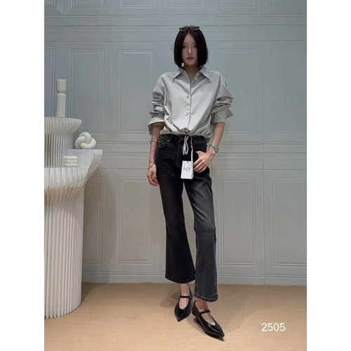 韩系女装秋季黑灰微喇显瘦牛仔裤