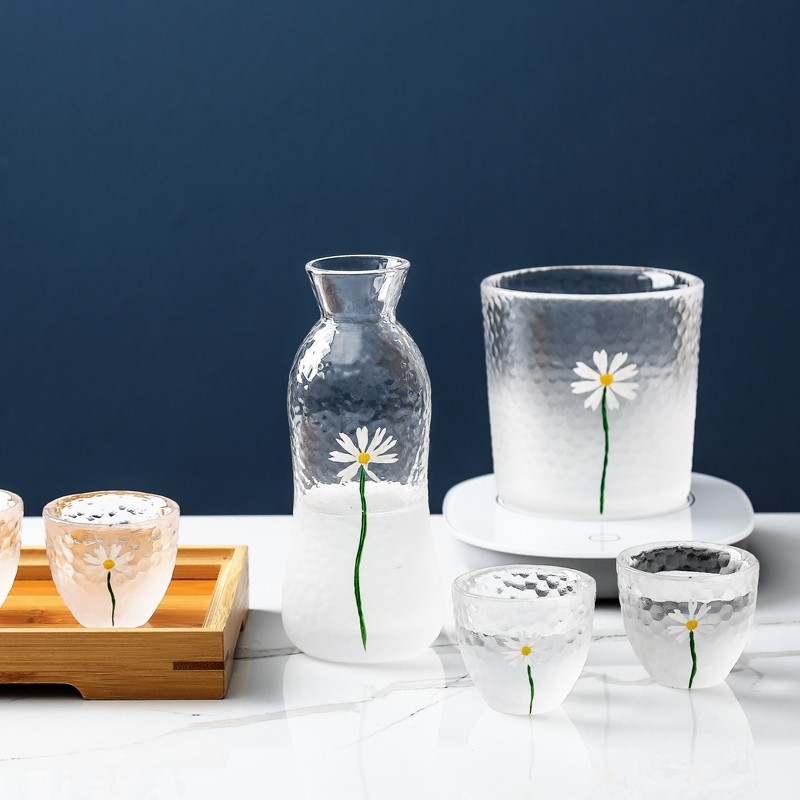 手绘小雏菊玻璃酒具套装礼盒装白酒杯子家用小号一两烈酒杯清酒壶