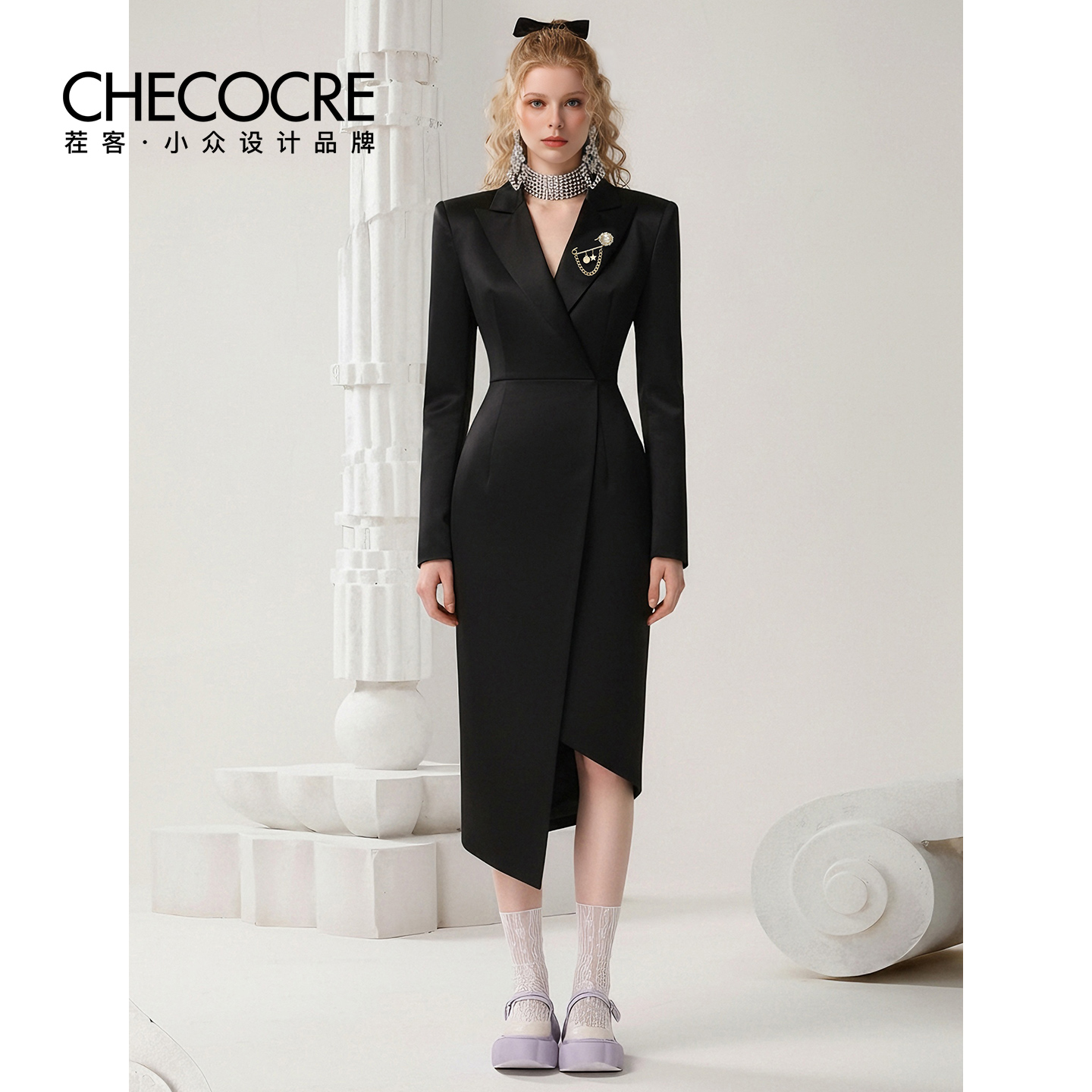 茬客西装领别针装饰不规则裙