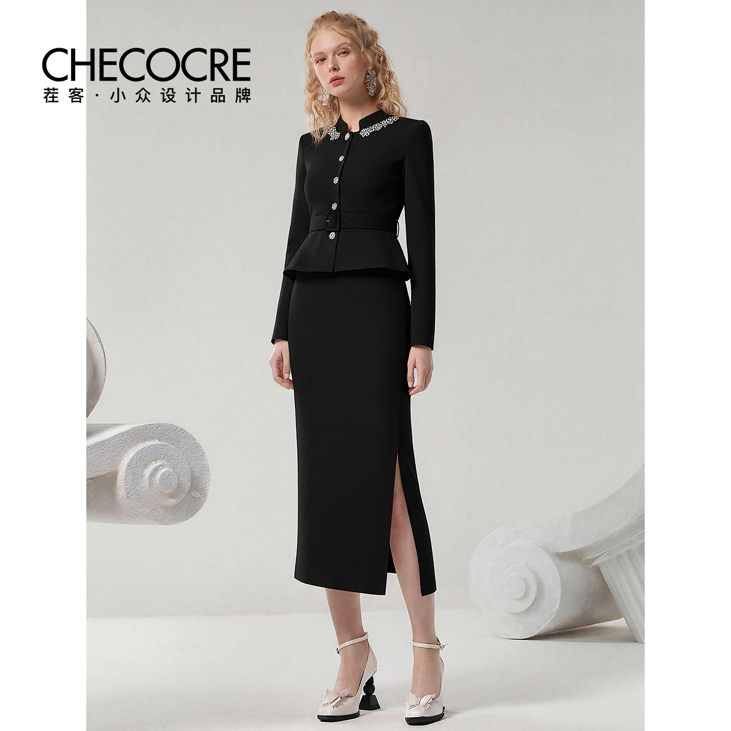 茬客立领钻饰上衣开叉半裙