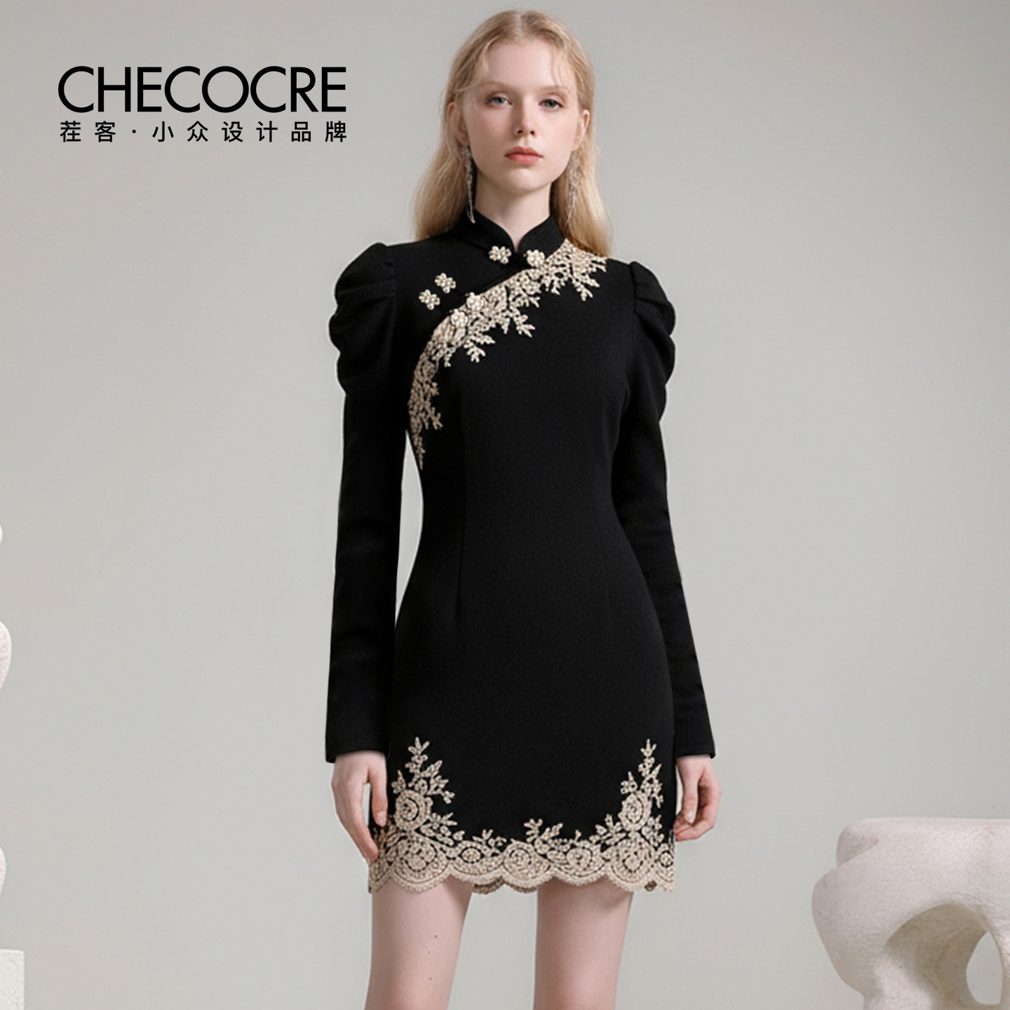 茬客新款立领刺绣花纹短裙