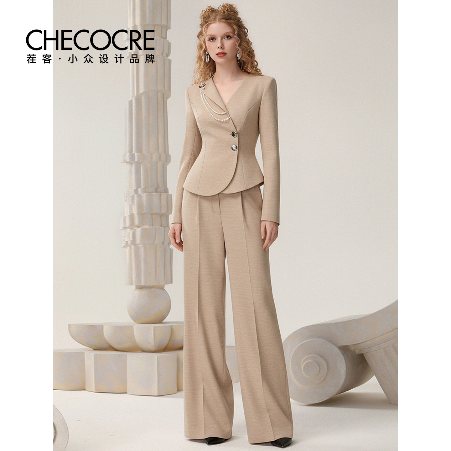 茬客v领珍珠链条上衣长裤