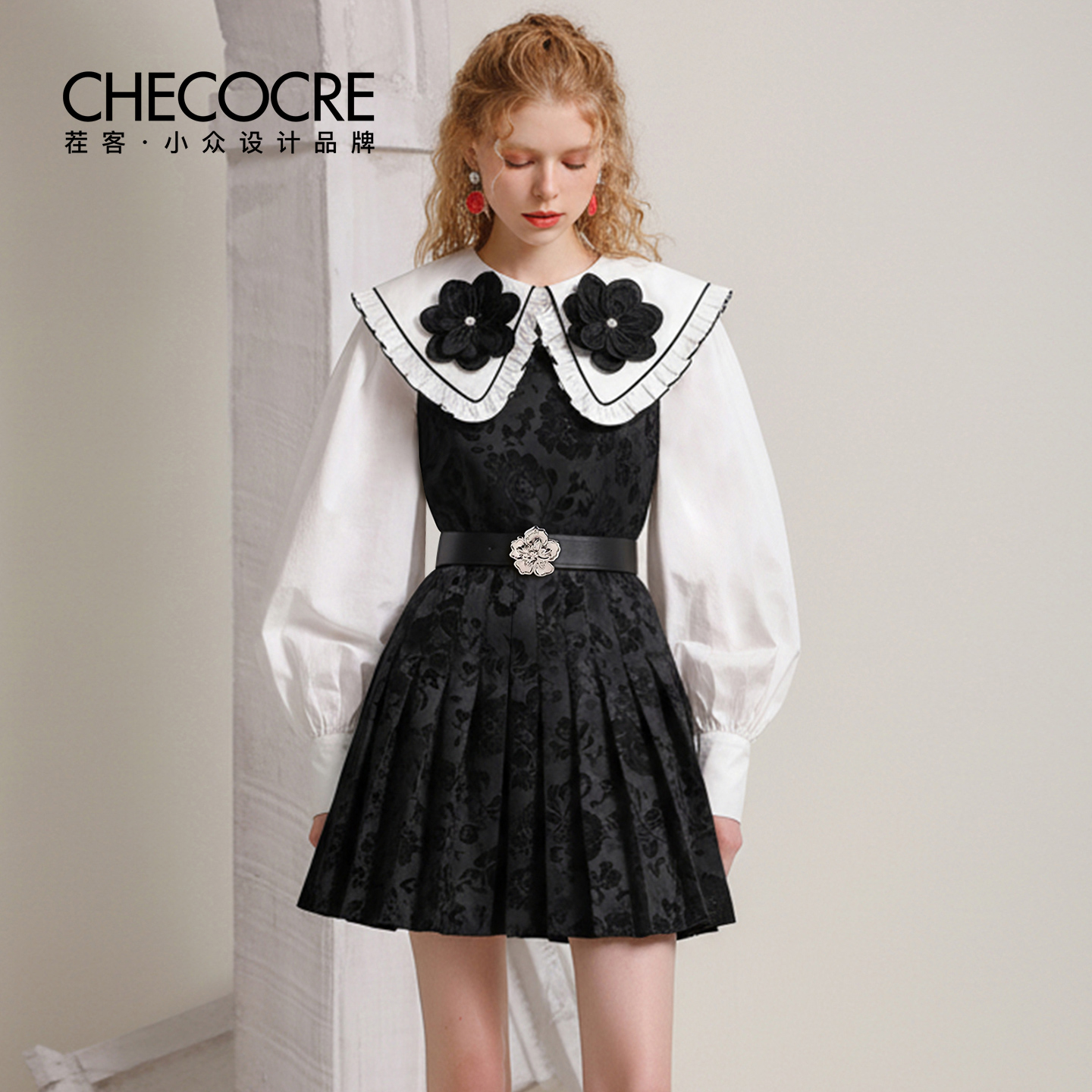 茬客娃娃领灯笼袖花朵短裙