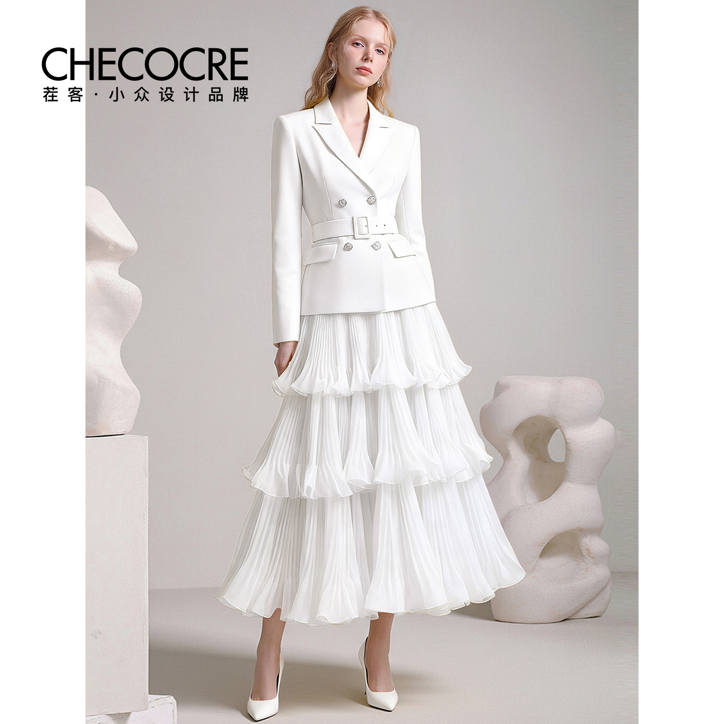 茬客西装领钻饰上衣多层纱裙