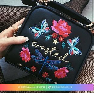现货 正品SKINNYDIP黑色刺绣花朵蜻蜓蝴蝶斜挎包手提包