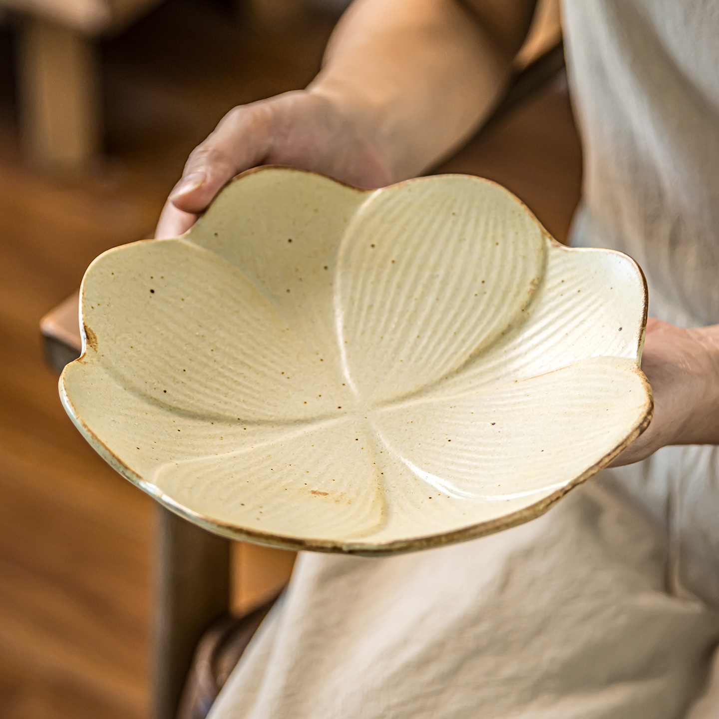 日式复古陶瓷盘手作粗陶盘莲花盘下午茶点心盘网红餐厅摆盘沙拉盘