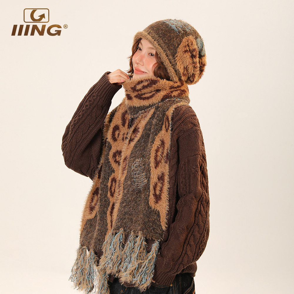IIING帽控 羊毛混纺豹纹拼接冬季保暖护耳针织堆堆帽子围巾二件套