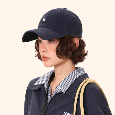 不规则N字母刺绣短檐软顶棒球帽