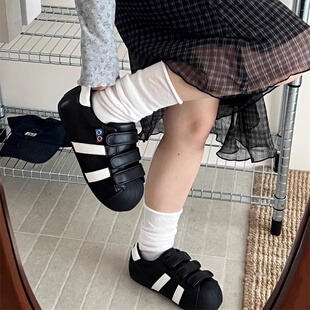 魔术贴德训面包小白鞋女2025秋季新款学生百搭配裙子贝壳头板鞋潮